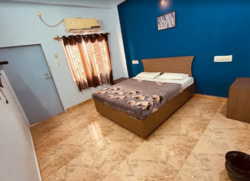 Hotel Comfort Holiday Gujarat - Image 1