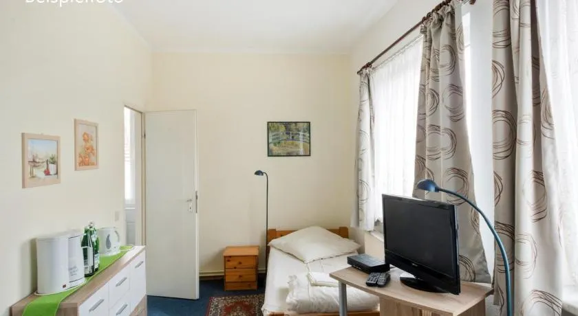 Pension GP3, Zimmer mit Kochnische und Duschbad vor den Toren Berlins - Image 1