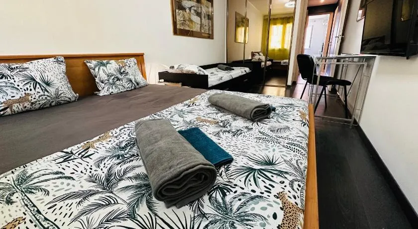 The NICE - 3 rooms, 3air cond, 3TV, 3fans, 2 wc, WIfi everywhere 5min aeroport, train, beach, 1min tram, 15 min centre, port, parking possible - Image 1