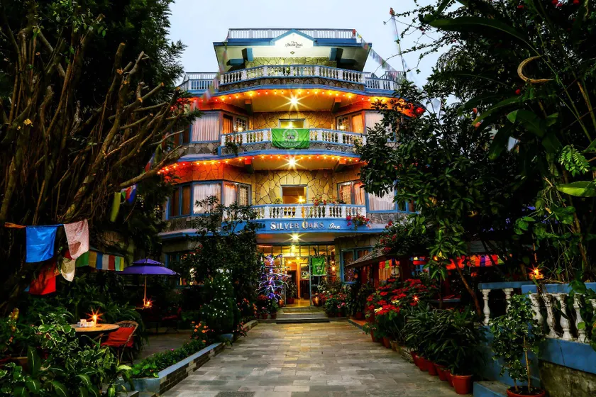 Hotel Silver Oaks Inn - Image 1