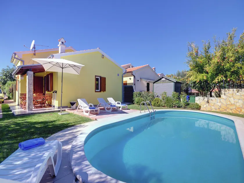 House Helena - Image 1