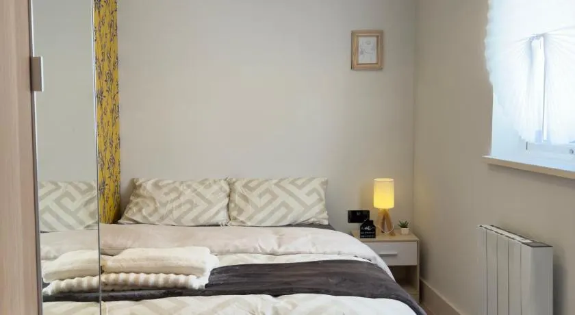 Chic Cozy Room with PS5, Mini Bar & Shared Spaces - Image 1