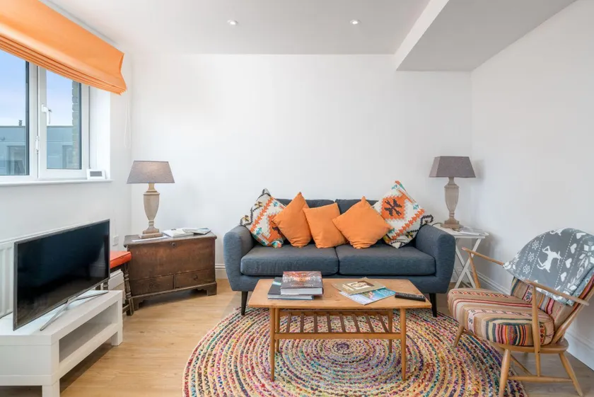 Stylish flat between London Bridge & Tower Bridge - Image 1