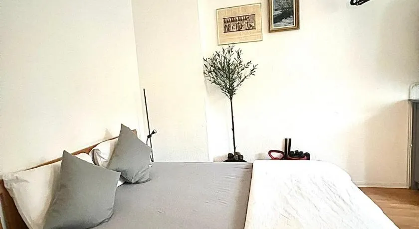 Studio apartment in Köln Sülz - Image 1
