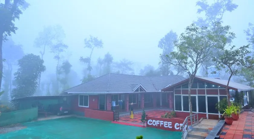 Coffee Crown Homestay - 1km to Falls, Home Food, Estate, Pvt Rooms, Villa, - Image 1