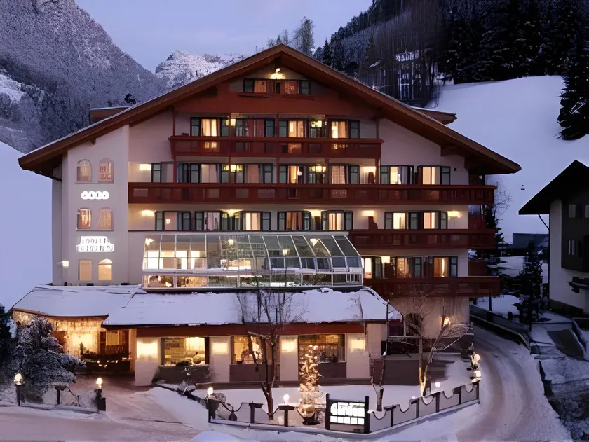Hotel Garden - Image 1