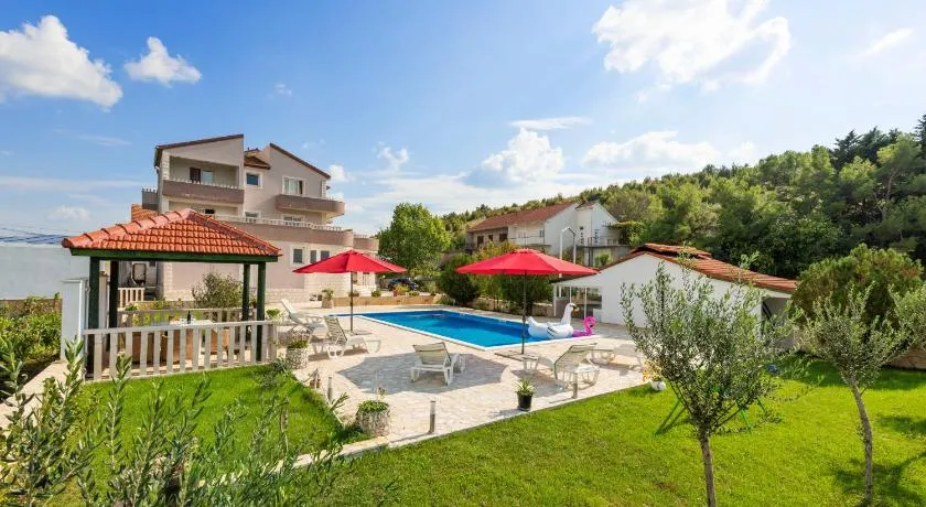 APARTMENTS ANA - Image 1