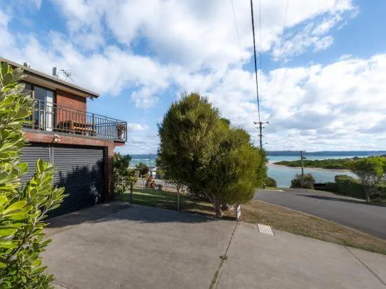 Granite Beach House - Image 1