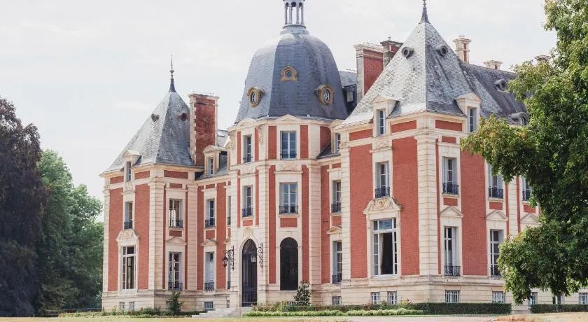 Chateau Du Domaine Du Reveillon - Image 1