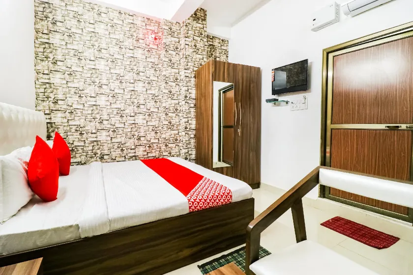OYO 71011 Awadh Palace - Image 1