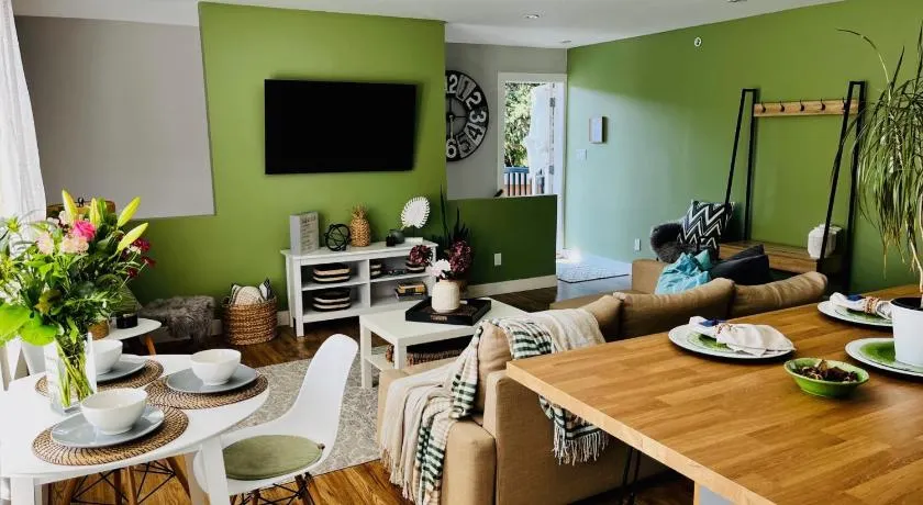Modern Maple Flat - Image 1