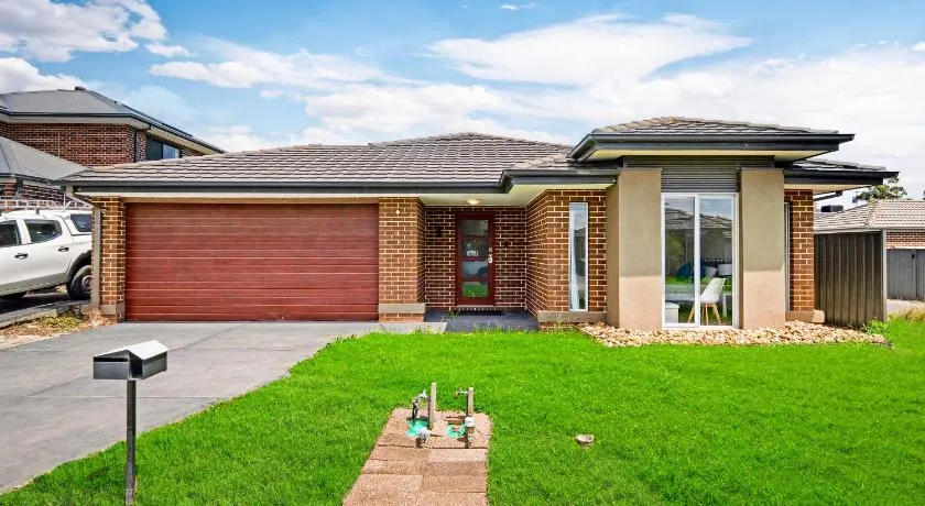Cranbourne Cottage - Image 1
