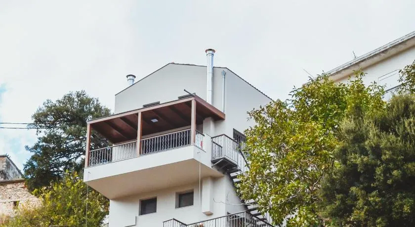 Athivoli Elegant Apartment - Image 1