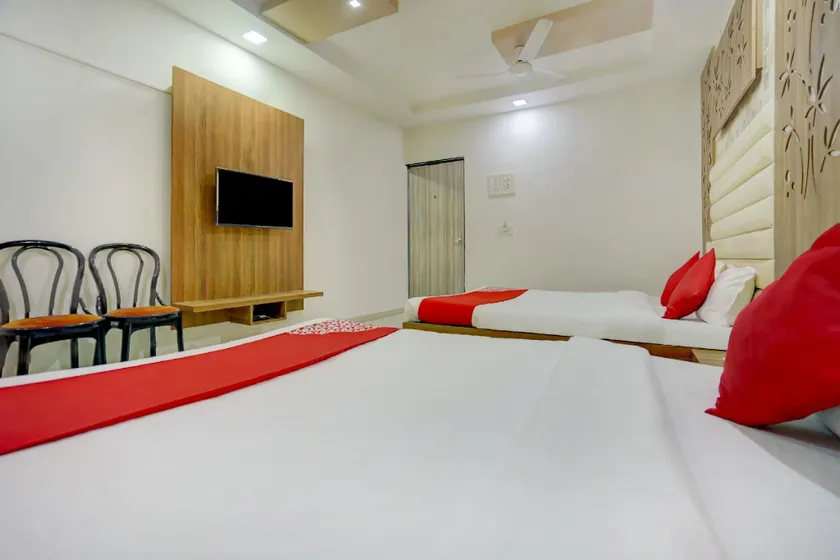 OYO 74870 Hotel Ayaansh - Image 1