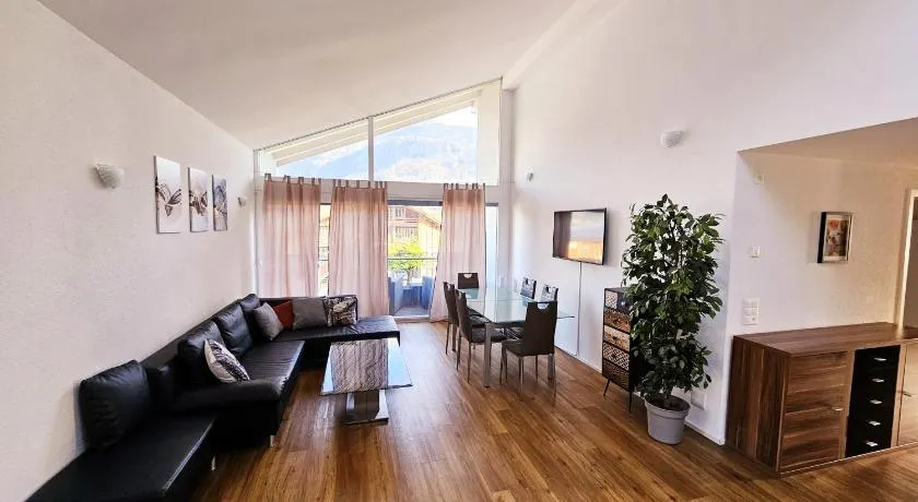 SUITE - Image 1