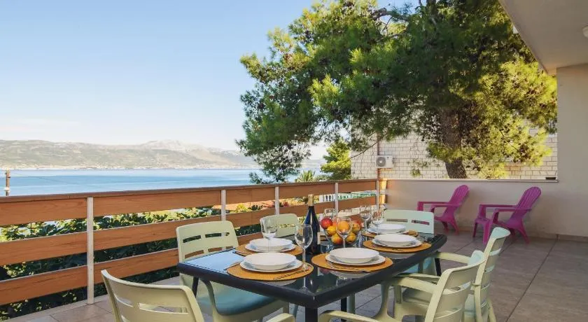 Villa Bua - Beautiful Seafront Apartments - Image 1
