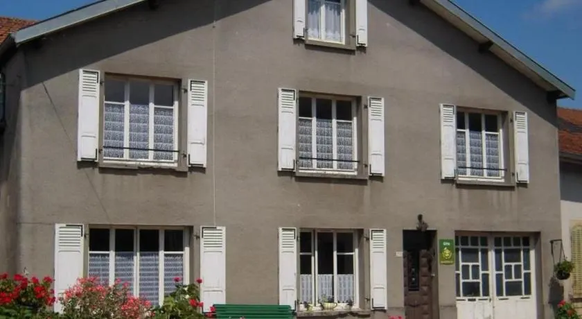Gîte convivial avec 3 chambres, proche du patrimoine historique, cour et équipements inclus - Image 1