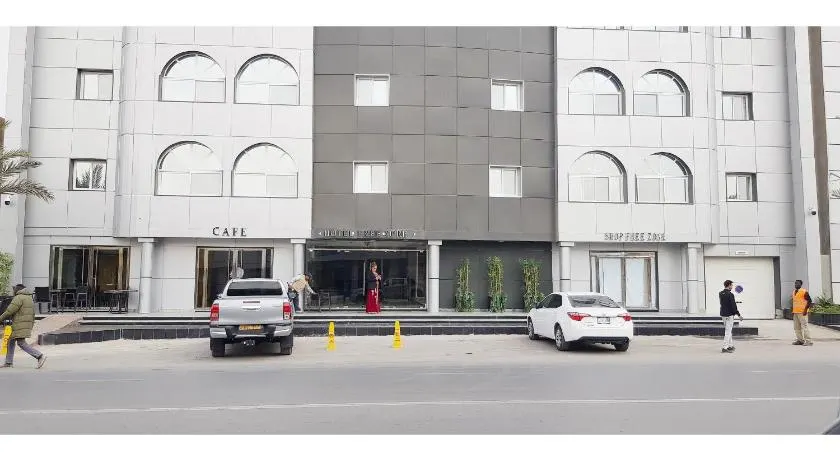 Hotel Free Zone - Image 1