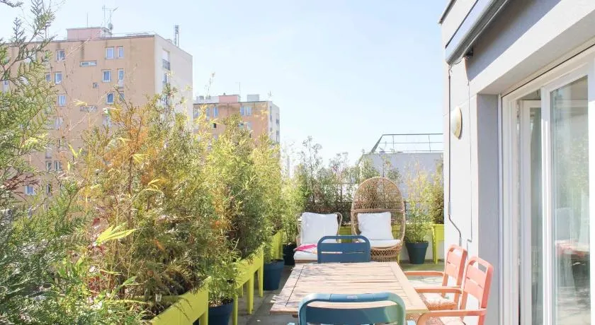 Apartment with balcony at the gates of Paris - Image 1