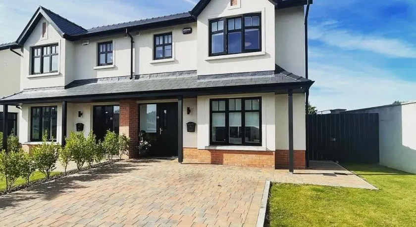 Manor Brook House - Image 1