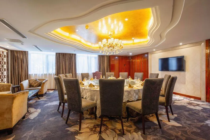 Buckingham Palace Hotel - Image 1
