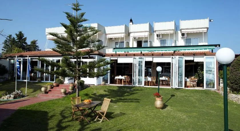 Evoikos beach & resort - Image 1