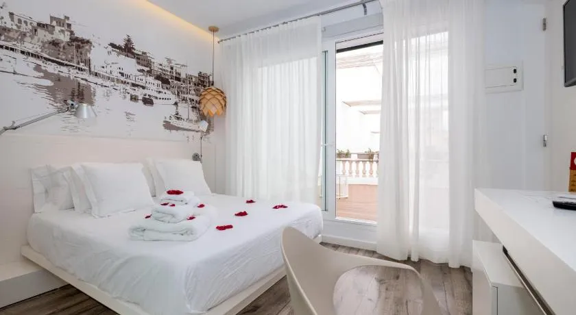 Hotel Abril 37 - Image 1