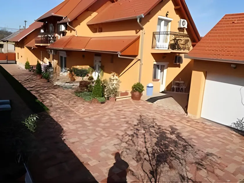 Gál Apartmanház - Image 1