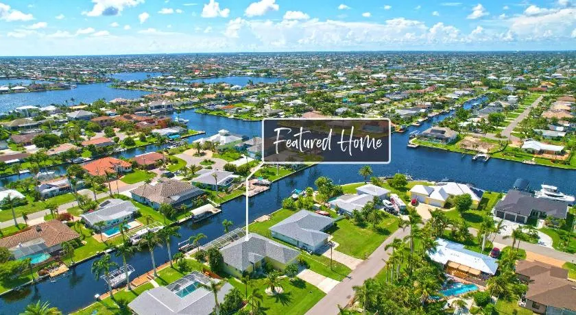 Quiet and relaxing waterfront paradise with direct access to the Gulf of Mexico, Villa Just for Sun - Image 1