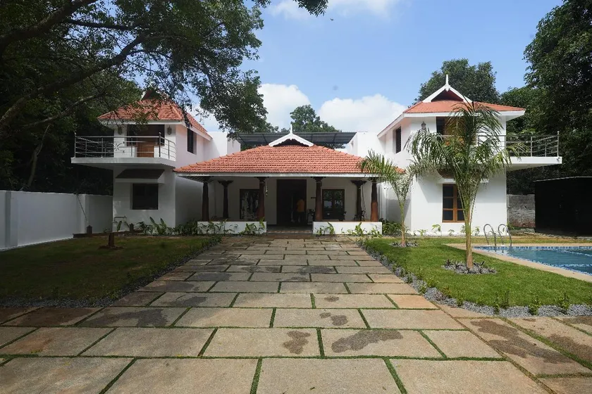 Courtyard Castle Heritage Resort - Private Villa & Rooms - Image 1