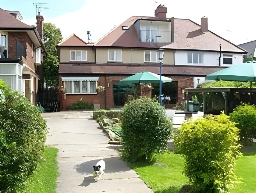Acorn Guest House in Hull - Image 1
