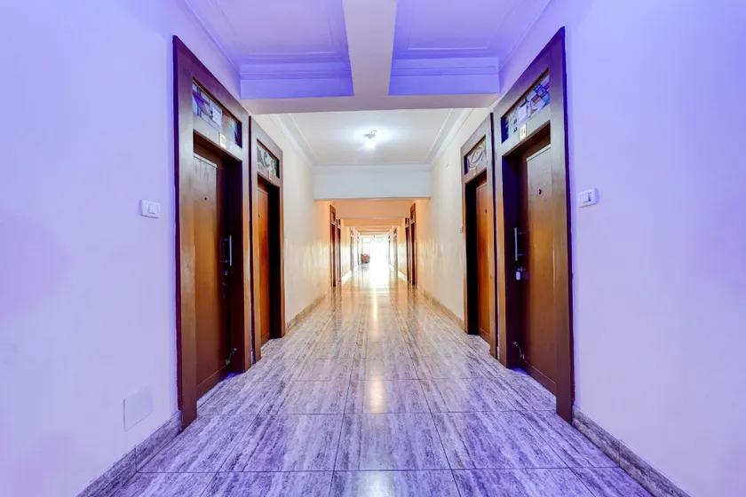 OYO Flagship Hotel Kvc Holiday Inn - Image 1