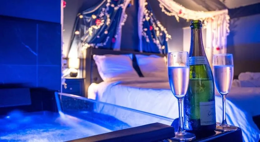 Le Boudoir Secret - Love Room avec Chambre Secrète - Image 1
