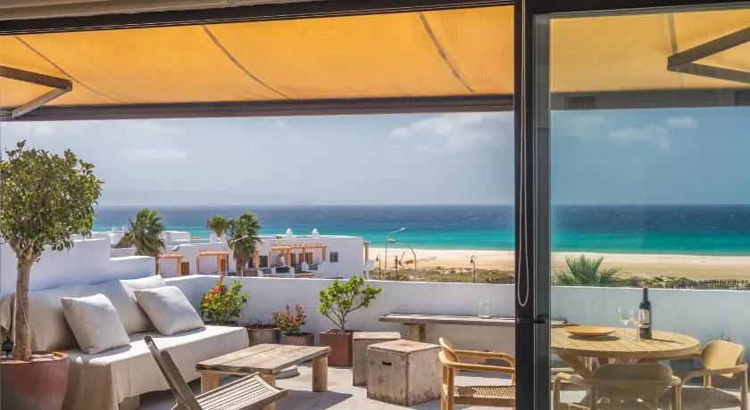 Los Lances Beach Apartments - Image 1