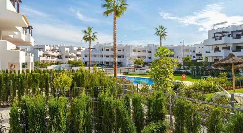 Appartamento accogliente e familiare con idromassaggio, terrazza e piscina - Image 1