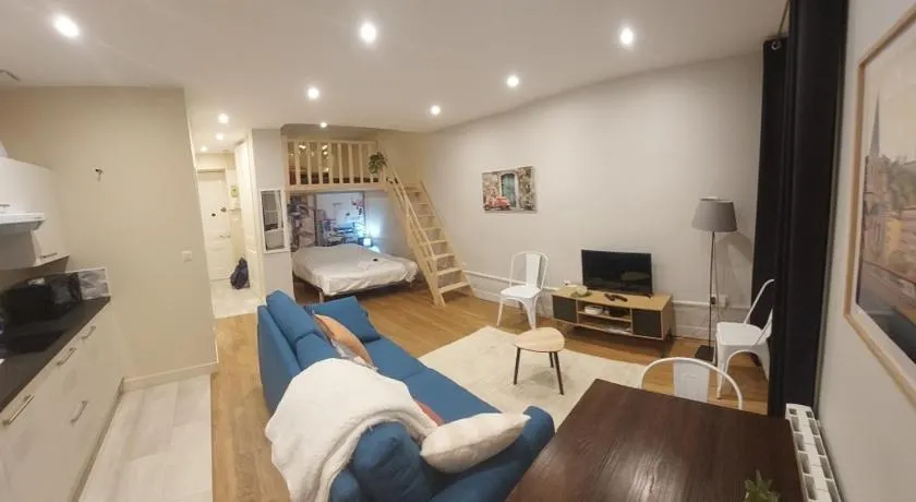 Cozy, fully renovated, ideally located - Image 1