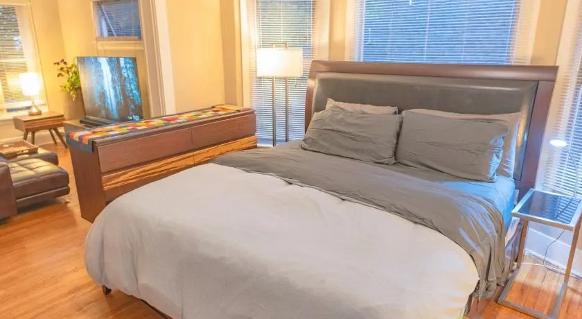 Bright vintage Apt in the heart of Seattle - Image 1