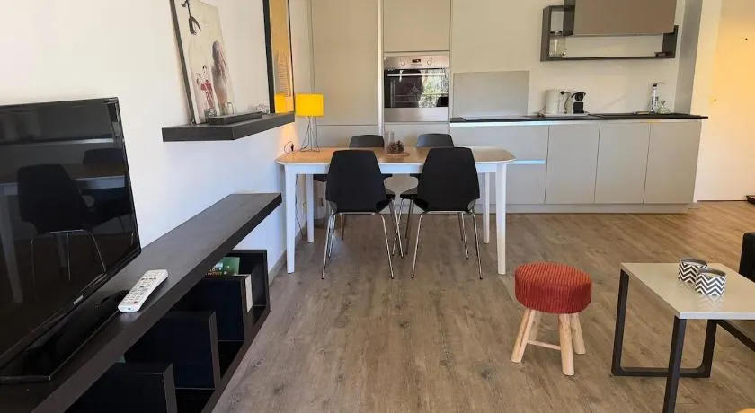Beautiful 2-bedroom apartment with parking and pool - Image 1