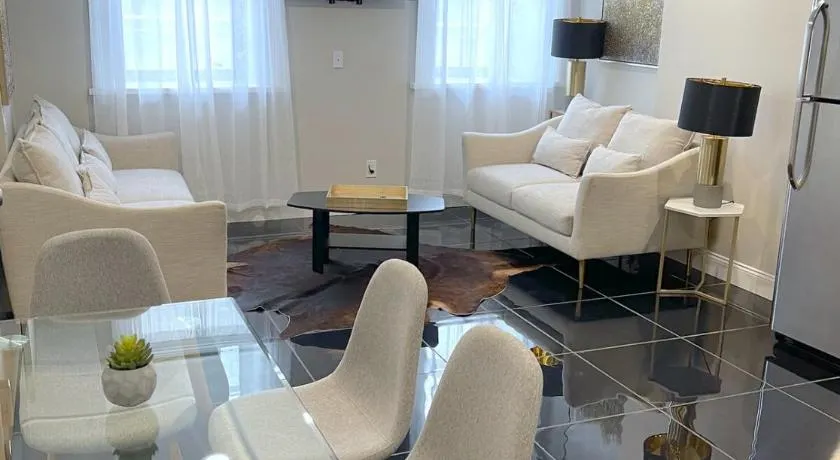MODERN 1BR Apt with PRIVATE deck - Image 1