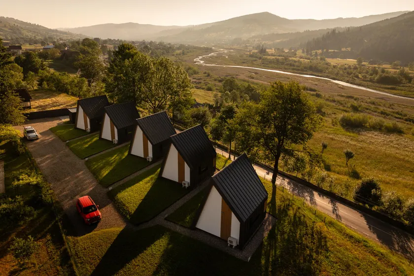 Reconnect Glamping Stulpicani - Image 1