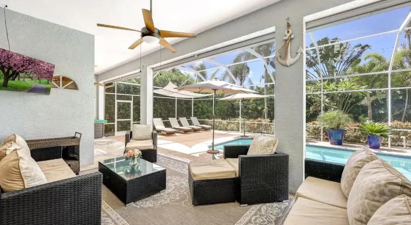 Lux Family 3 BR With Pool Villa Walk To Beach and Mercato - Image 1