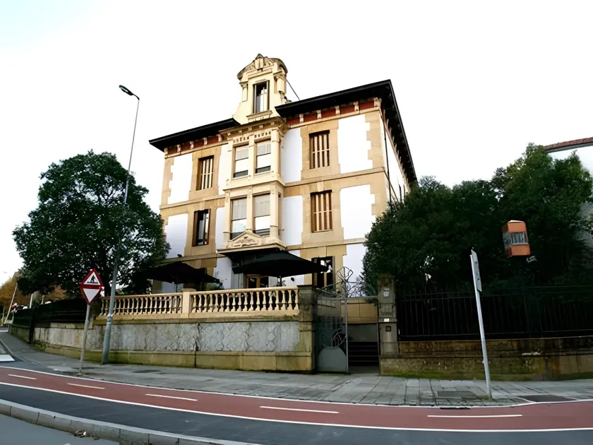Hotel Olajauregi - Image 1