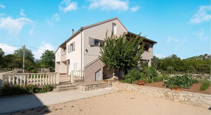 3 Bedroom Lovely Apartment In Radasinovci - Image 1