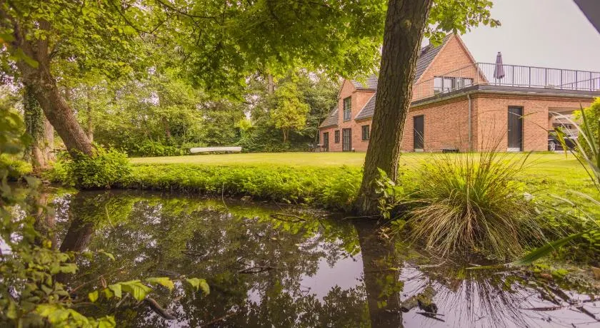 Lake House Central Lyngby - Image 1