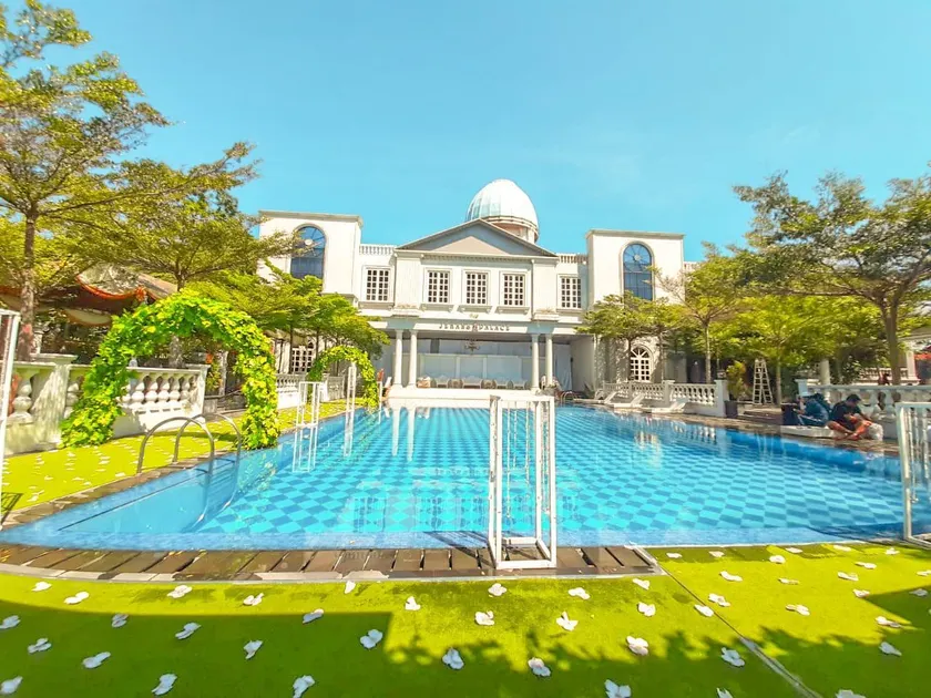 De Jehans Boutique Resort - Image 1