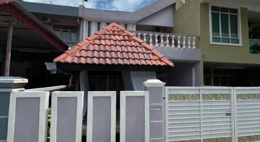 Shahzie Nirwana Pool Homestay Klebang - Image 1