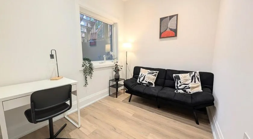 Luxury 1BR plus den walkout basement - Image 1