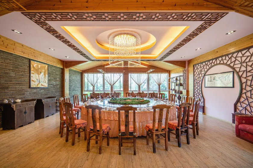 Yingyuetan Hotspring Hotel - Image 1