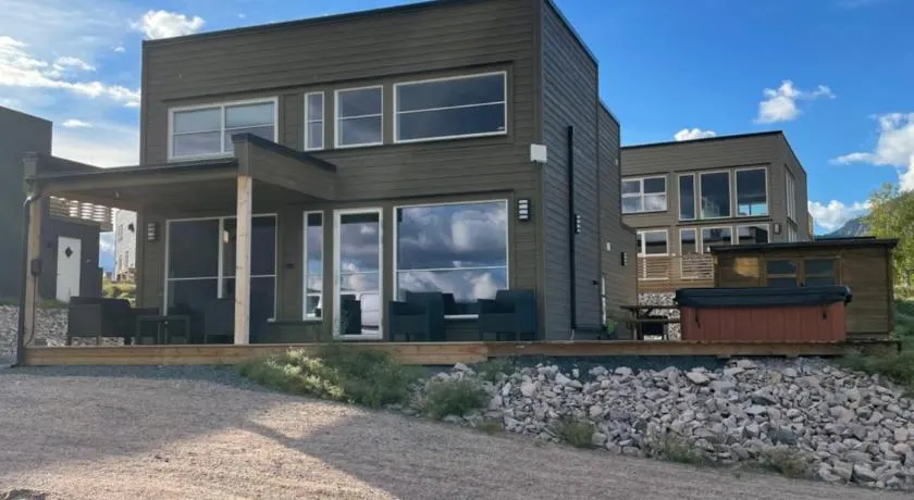 Exclusive Funkis Cabin, Lake View, Rooftop Terrace, Jacuzzi, Sauna, Close to Golf and Alpine - Image 1