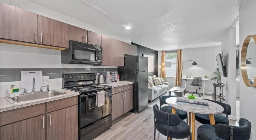 Modern Stay Comfort-Free Parking - Image 1
